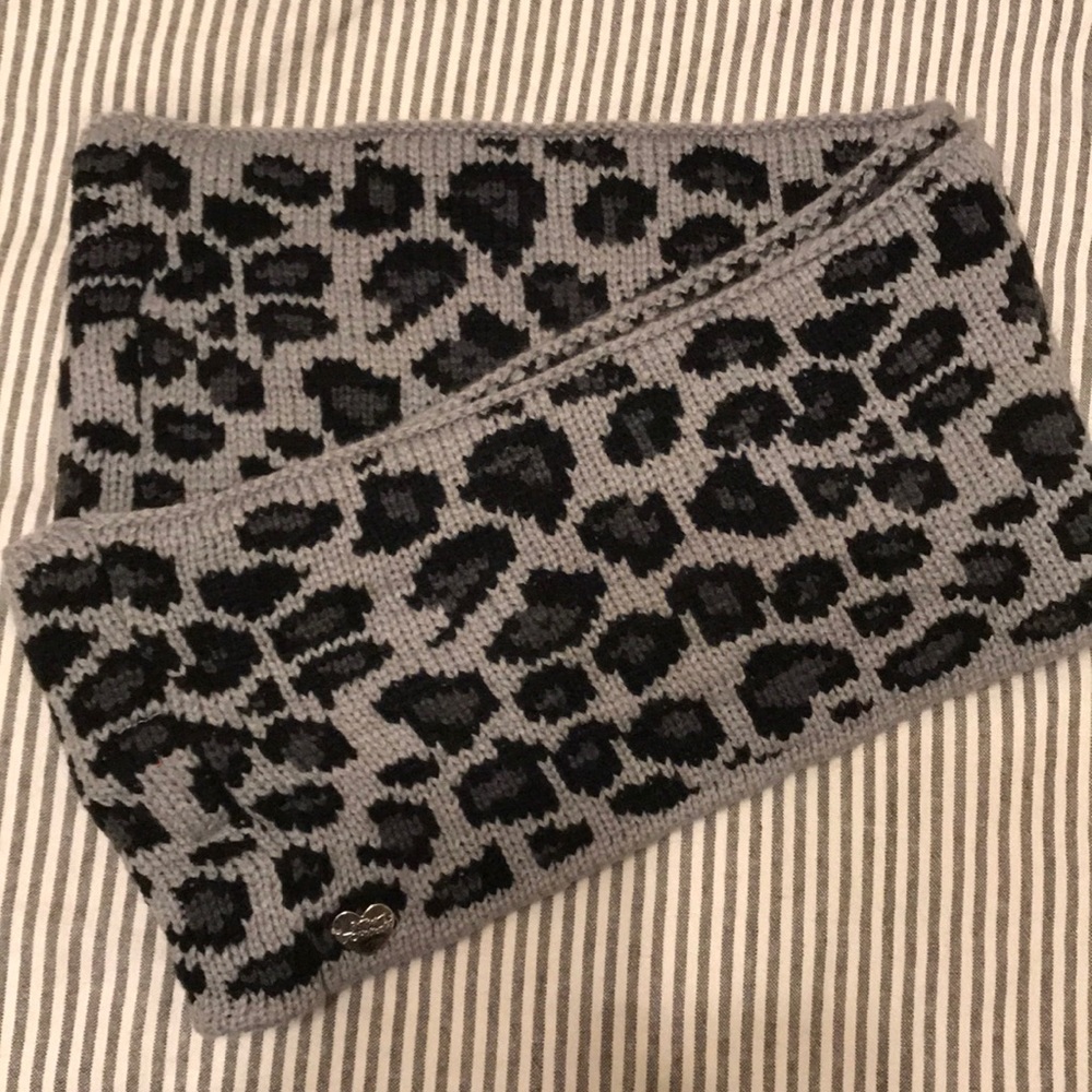 Betsey Johnson infinity winter scarf